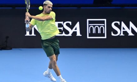 Alcaraz remonta en presencia de Fritz y se acerca a cerrar el año como número uno del mundo