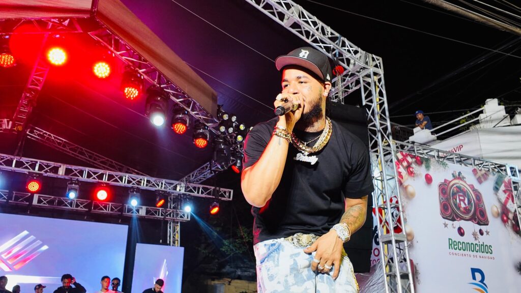 Donaty hace moverse al divulgado en el concierto de Reconocido