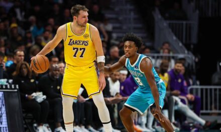 Luka Doncic impulsa a los Lakers con 38 puntos en triunfo sobre los Hornets