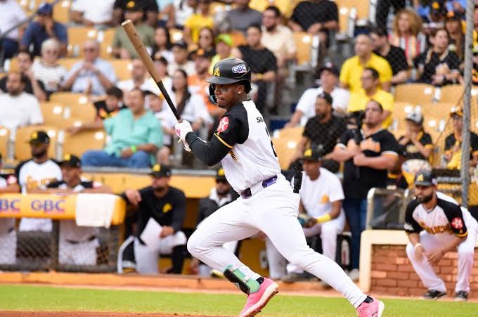 Amador define en entradas extras y Águilas vuelan stop en presencia de el Licey en el Quisqueya