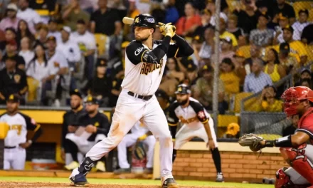 Escarra decide triunfo de Águilas en primer duelo de la temporada contra los Leones