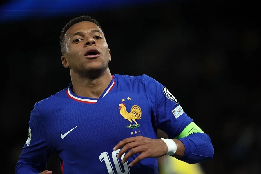 Mbappé queda descartado para el duelo delante Azerbaiyán; viajará a Madrid para exámenes en el tobillo