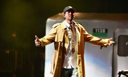 Fiesta de audición con Romeo Santos y Prince Royce brindando