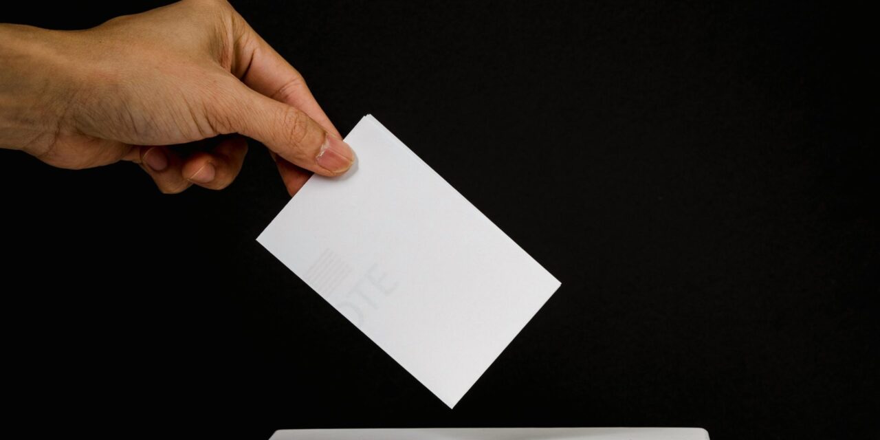 La propuesta revive el debate sobre permitir que militares y policías voten