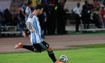 Argentina cierra el año con un triunfo frente a Angola con gol de Lionel Messi