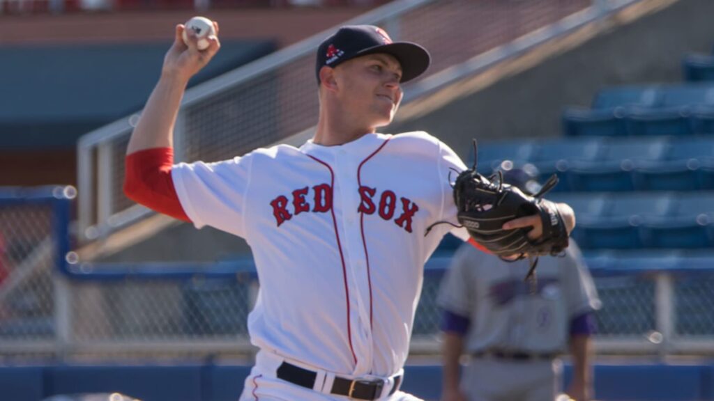 Escogido fortalece su rotación con la incorporación del atleta Travis Lakins