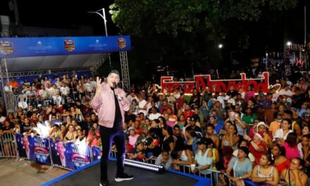 Miles de personas han bailado con la Mega Parranda Navideña