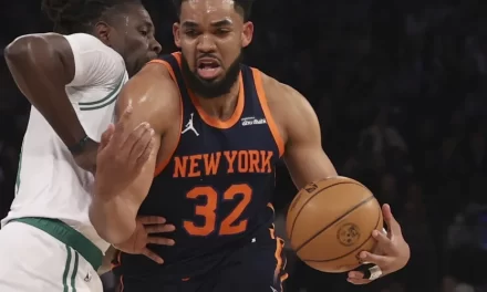 Towns y Brunson guían demoledor triunfo Knicks