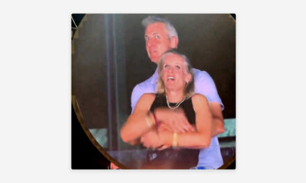 La mujer captada por la cámara de Coldplay con su jerarca