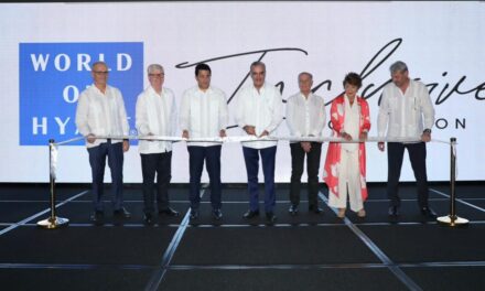 Abinader inaugura hoteles Dreams and Secrets Playa Esmeralda
