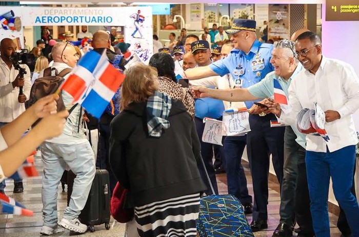 Aduana dominicana eleva a US$5.500 exención del impuesto de ocio 2025