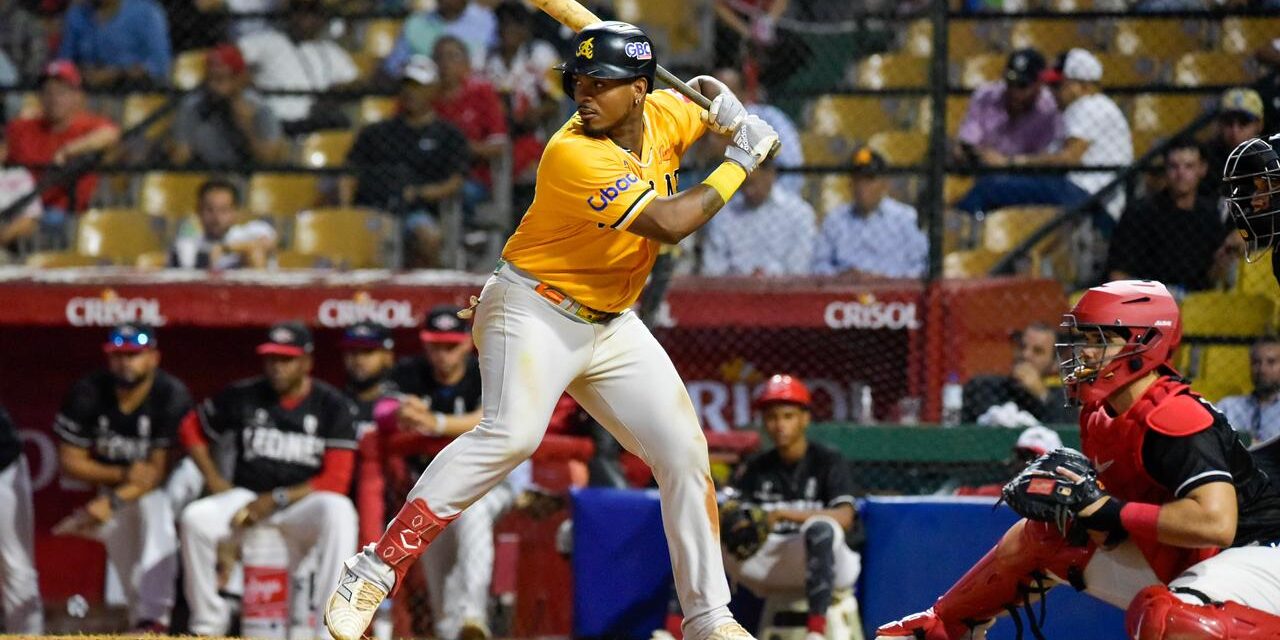 Águilas alcanzan 30 triunfos al imponerse 5-2 a los Leones