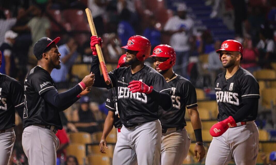 Alexander Canario y Aaron Brooks, elegidos MVP de la Semana en LIDOM