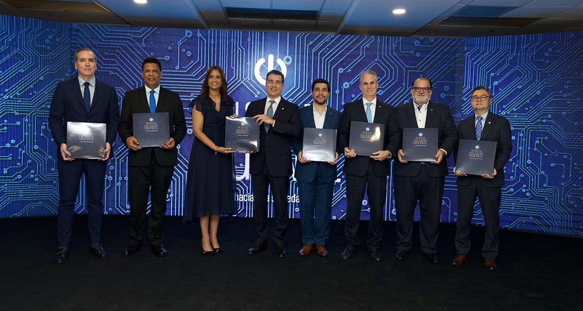 Vídeo | Banco Popular presenta el ejemplar “Un salto de gigante” sobre la transformación digital del país