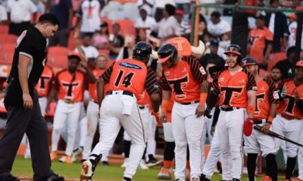 De la Cruz y el dominante pitcheo de Sánchez impulsan triunfo de los Toros