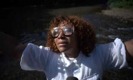 Influencer Reall Vida Acosta presenta “No Te Rindas”, su primer elogio cristiano