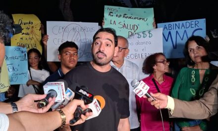 Caso de corrupción del SeNaSa genera protestas frente a la Fiscalía General de la República