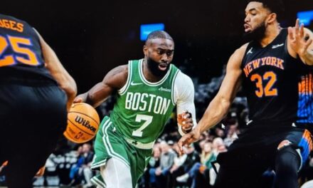 Celtics se imponen 123-117 a Knicks