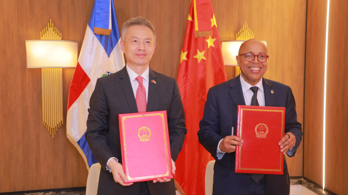 China dona equipos electrónicos a Cámara de Diputados dominicana