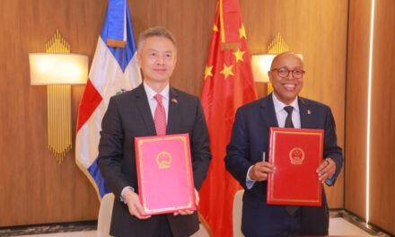 China dona equipos electrónicos a Cámara de Diputados dominicana