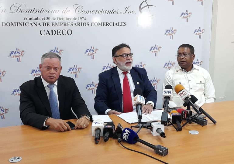 Comerciantes dominicanos critican nueva Ley de Residuos Sólidos 98-25 por tarifas comerciales