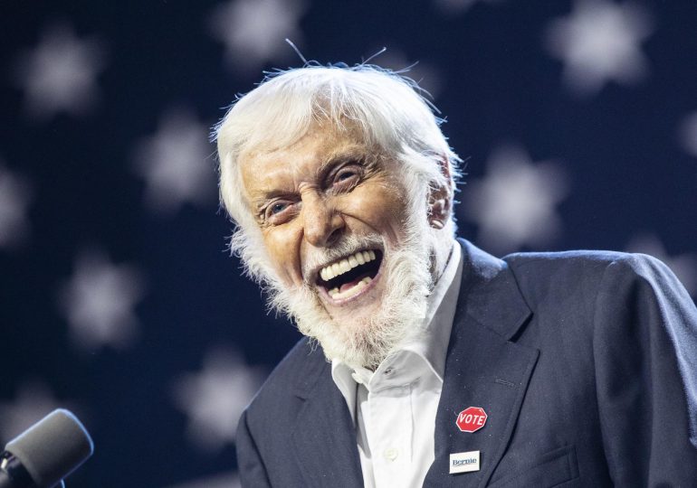 Dick Van Dyke celebra su centenario con la proyección de un documental sobre su vida