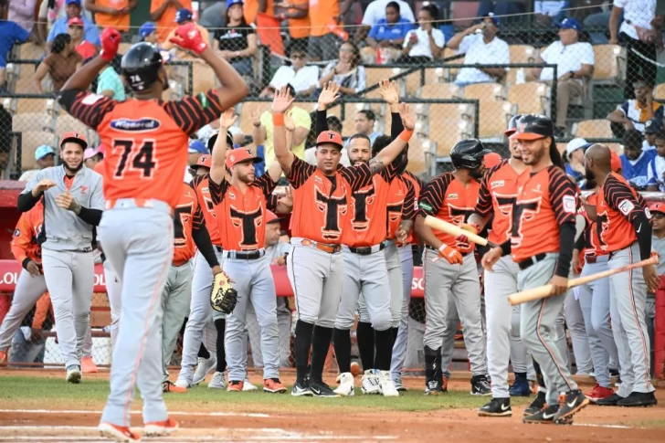 Eloy Jiménez decide con jonrón la vencimiento de los Toros