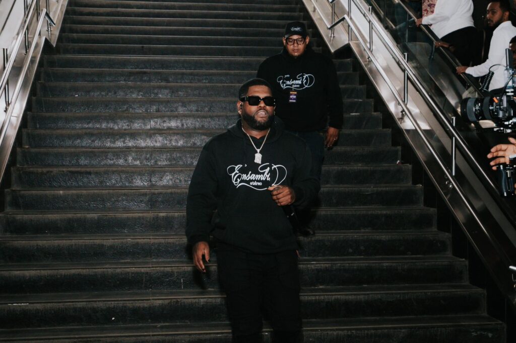 Ensamble Etéreo convierte el Metro de Santo Domingo en un escenario musical para Jezzy y Dahian El Apechao - Noticias de hoy en República Dominicana | último minuto