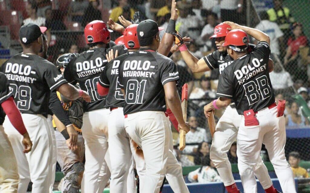 Leones dejan en el contorno a las Águilas con dramático jonrón de Severino y hit de Lake