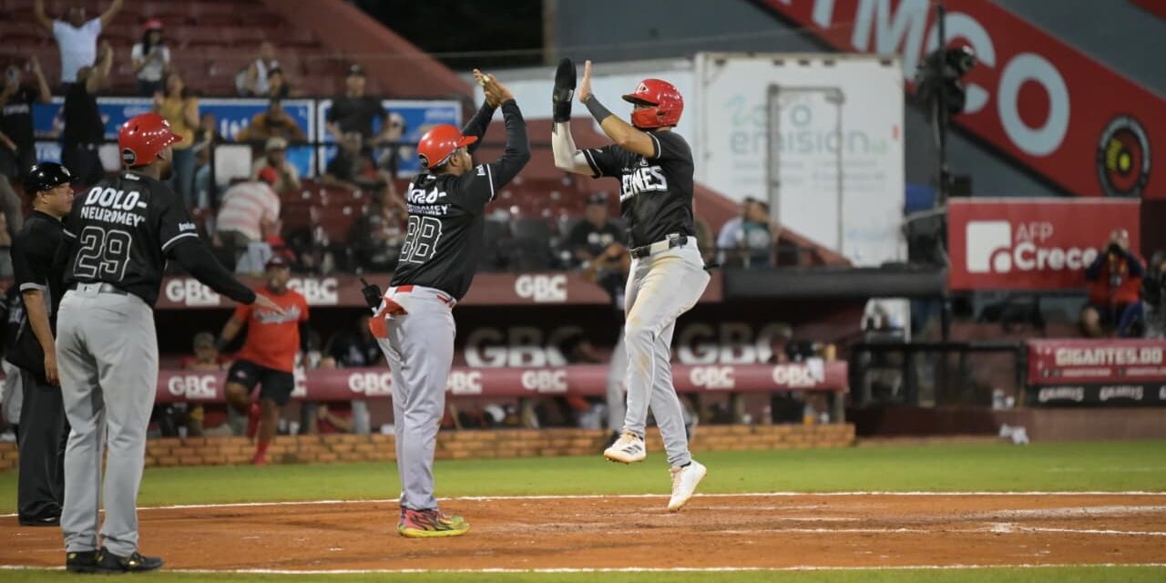 Leones ascienden al cuarto; Águilas y Toros se mantienen firmes