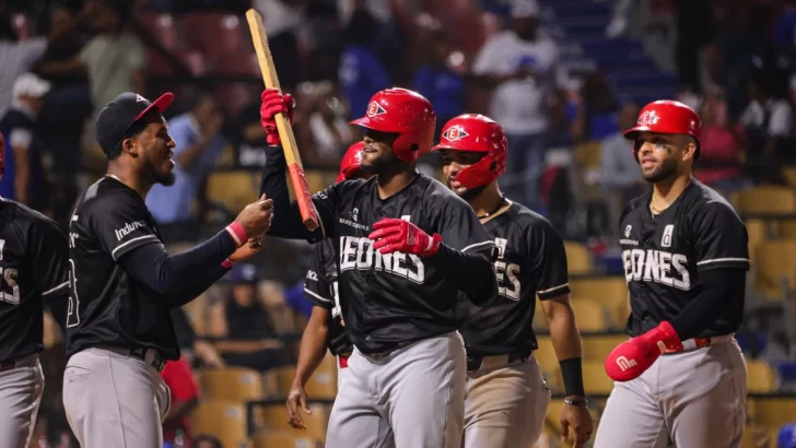 Canario comanda paliza de Leones sobre Tigres