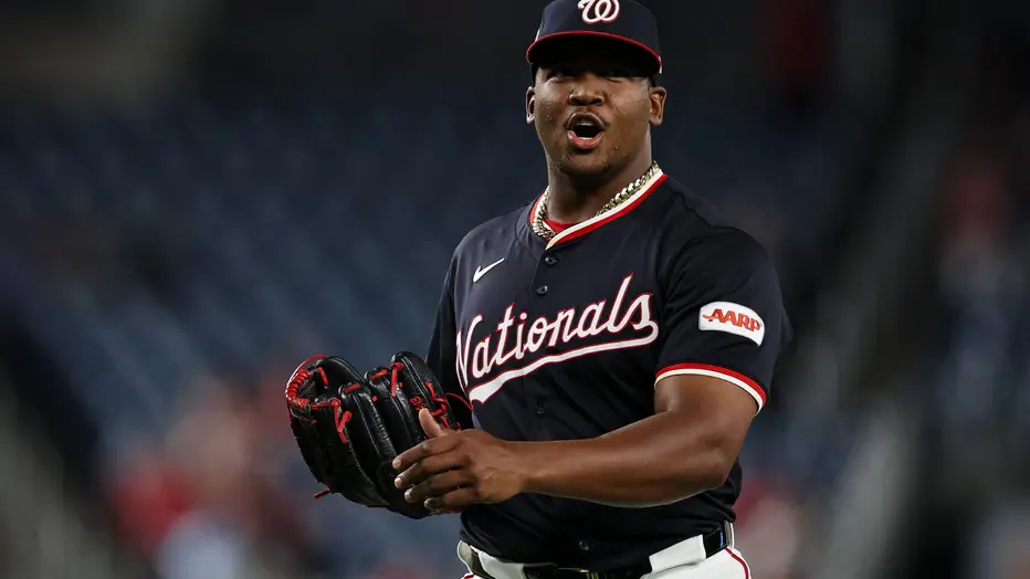 Seattle adquiere al relevista dominicano José Ferrer desde los Nacionales