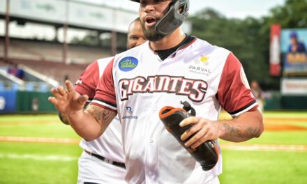 Gigantes estallan con ocho carreras en la octava y ganan la serie particular a los Toros