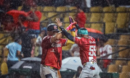 Grand slam de Julio Carreras impulsa a los Gigantes al tercer empleo