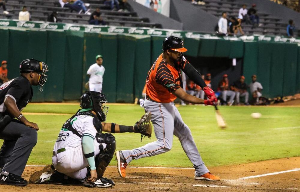 Toros logran tercera vencimiento seguida al dominar 6-1 a las Estrellas en San Pedro