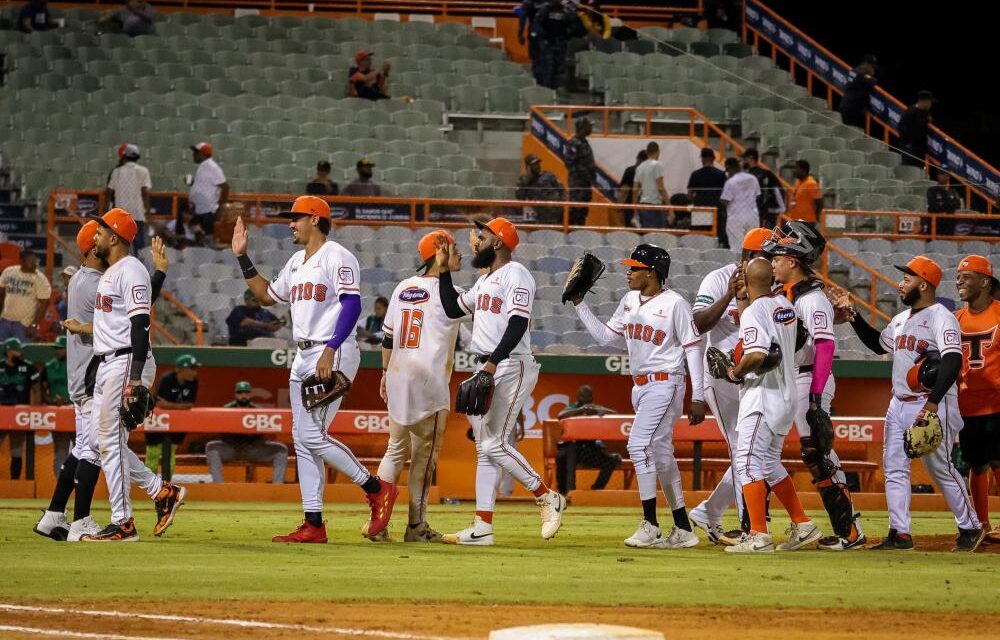 Toros del Este vuelven a dominar a las Estrellas y toman control de la Serie de la Caña con vencimiento 9-1