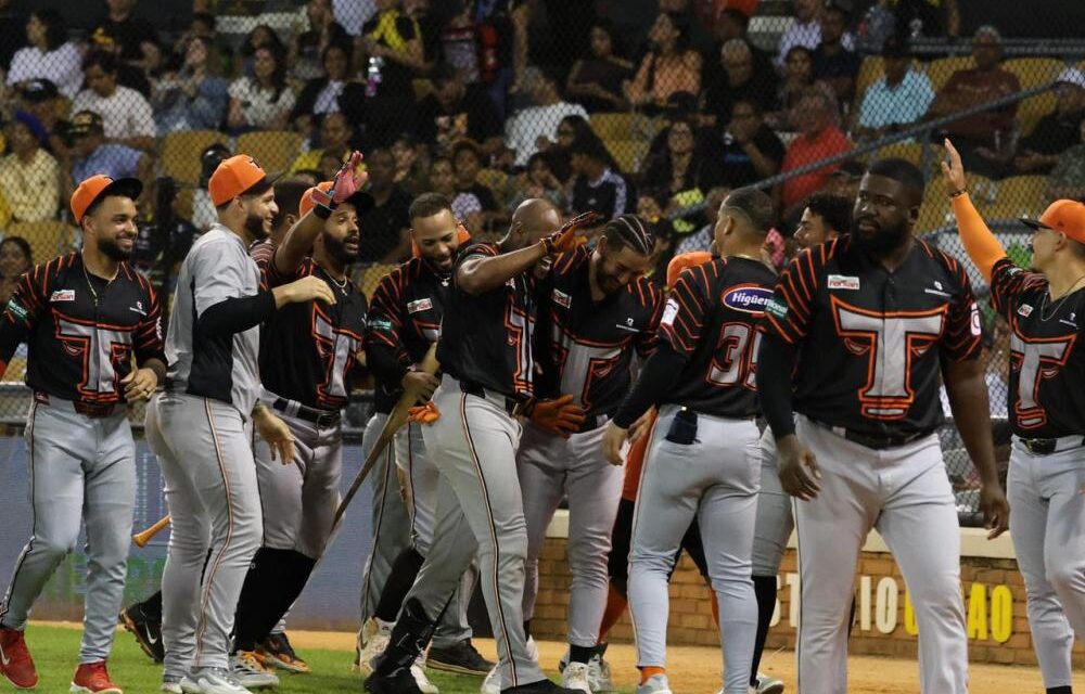 De La Cruz comanda triunfo de Toros sobre Águilas