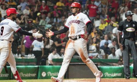 Escogido vence a Águilas y dividen en doble cartelera