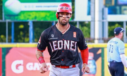 José Marmolejos artesa tres hits en triunfo del Escogido sobre las Águilas; Leones siguen empatados con las Estrellas en el tercero