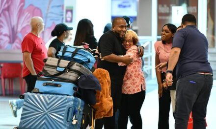 Llegan viajeros dominicanos en cifras récord para temporada navideña