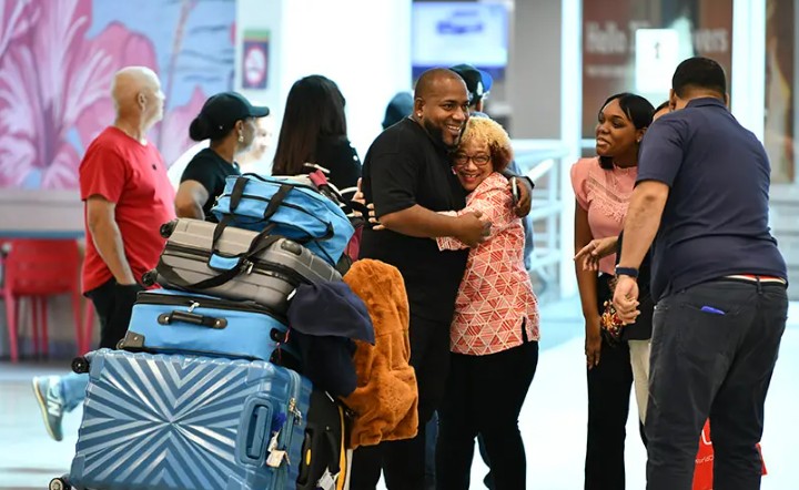 Llegan viajeros dominicanos en cifras récord para temporada navideña