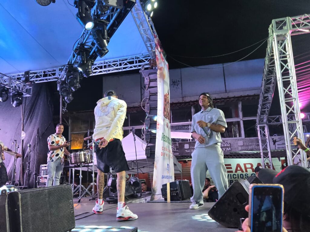 Lomiiel emociona a los suyos herrerianos durante el 4to Concierto de Navidad Reconocido - Noticias de hoy en República Dominicana | último minuto