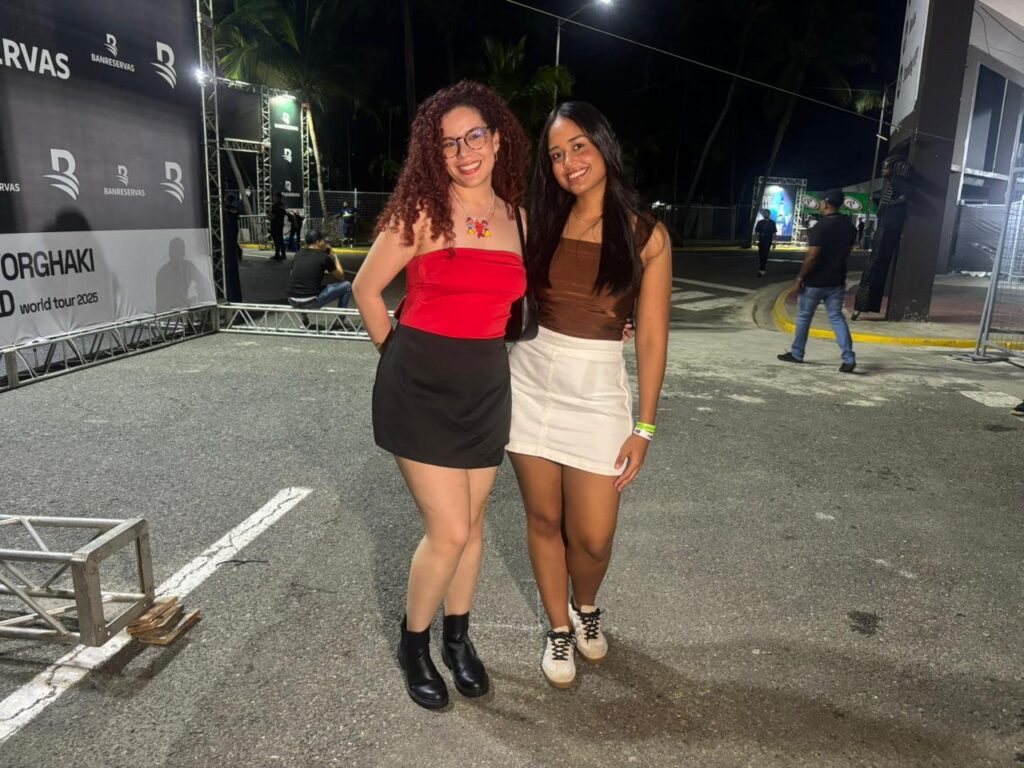 Fanáticos llegan al concierto de Alleh y Yorghaki con outfits inspirados en “una noche estrellada en la ciudad” - Noticias de hoy en República Dominicana | último minuto