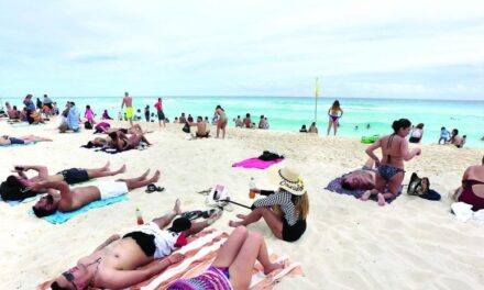Migración anuncia entrada facilitada para turistas de varios países, sólo con pasaporte vivo.