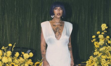 Tokischa deslumbra en el Mercado de las Flores de México