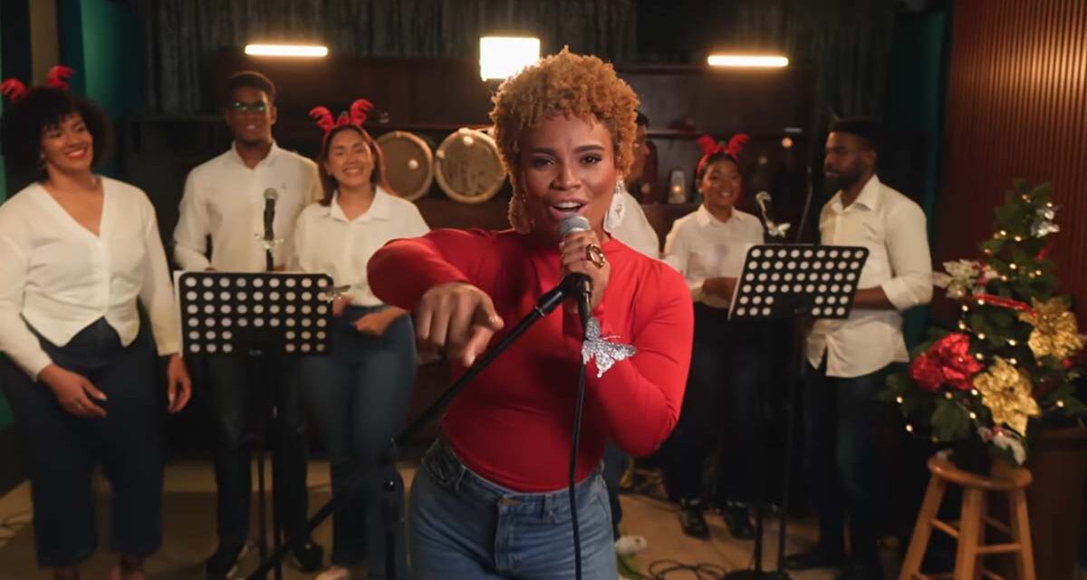 Nairoby Duarte trae alegría en Navidad con lectura merengue de Todo lo que quiero para Navidad eres tú