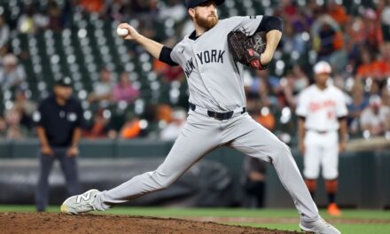 Yankees traen de regreso a Blackburn con un anuencia de un año