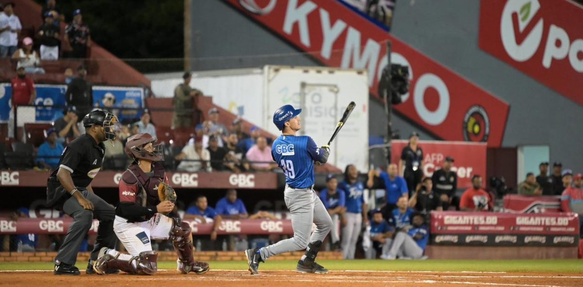 Pelota invernal Luis García Jr. brilla y lleva a los Gigantes al triunfo sobre los Tigres del Licey