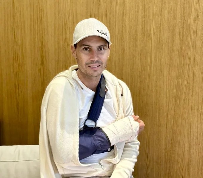 Rafa Nadal es operado de la mano derecha por una artrosis severa