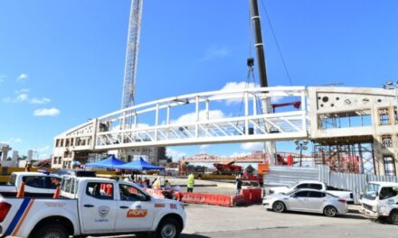 Reabre el kilómetro 9 de la Carretera Duarte tras instalación de puente peatonal